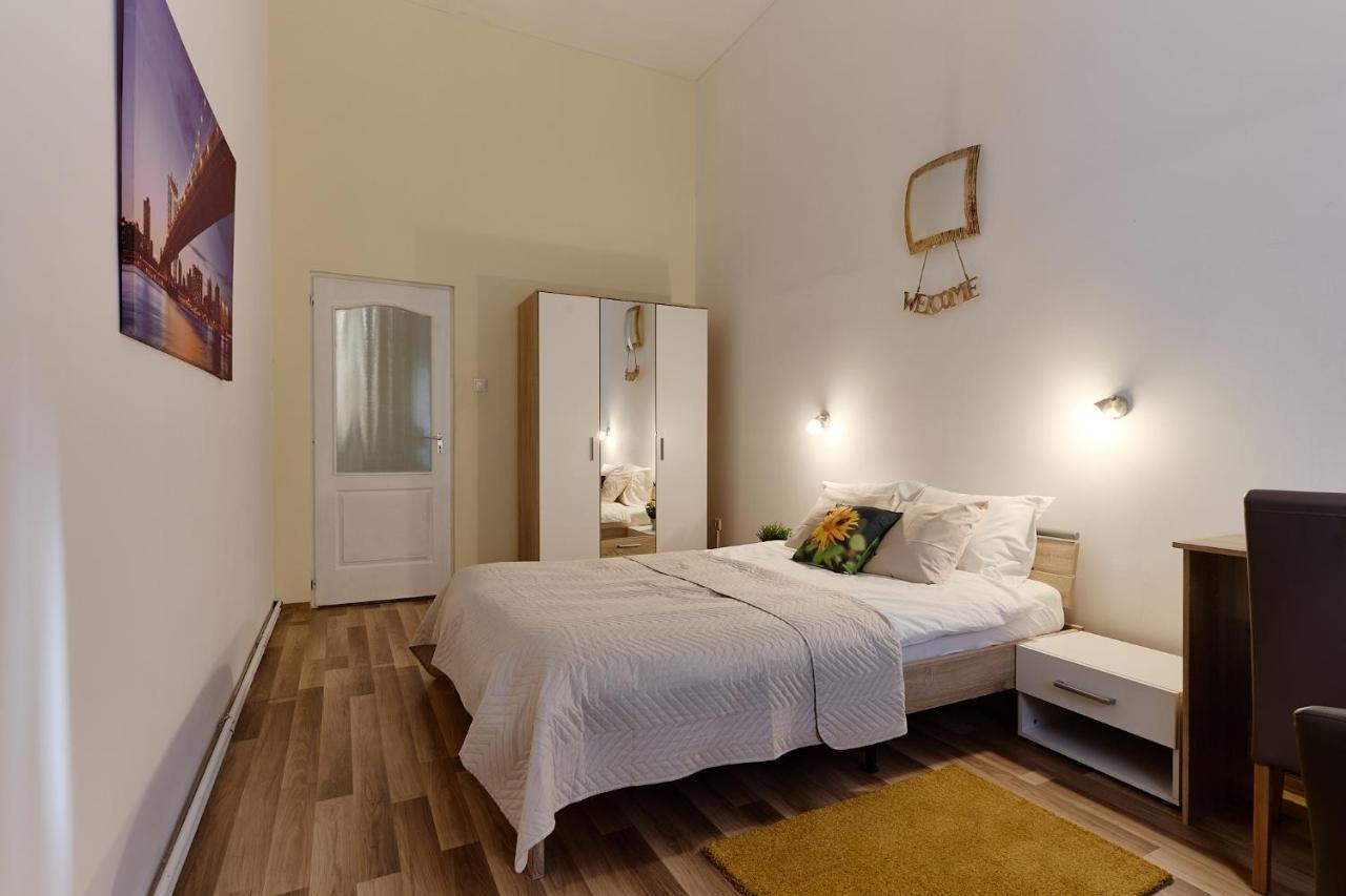 Apartment 4 Next To The Nightlife *
